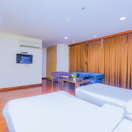 Hyphen Business Hotel 诺伊达 外观 照片