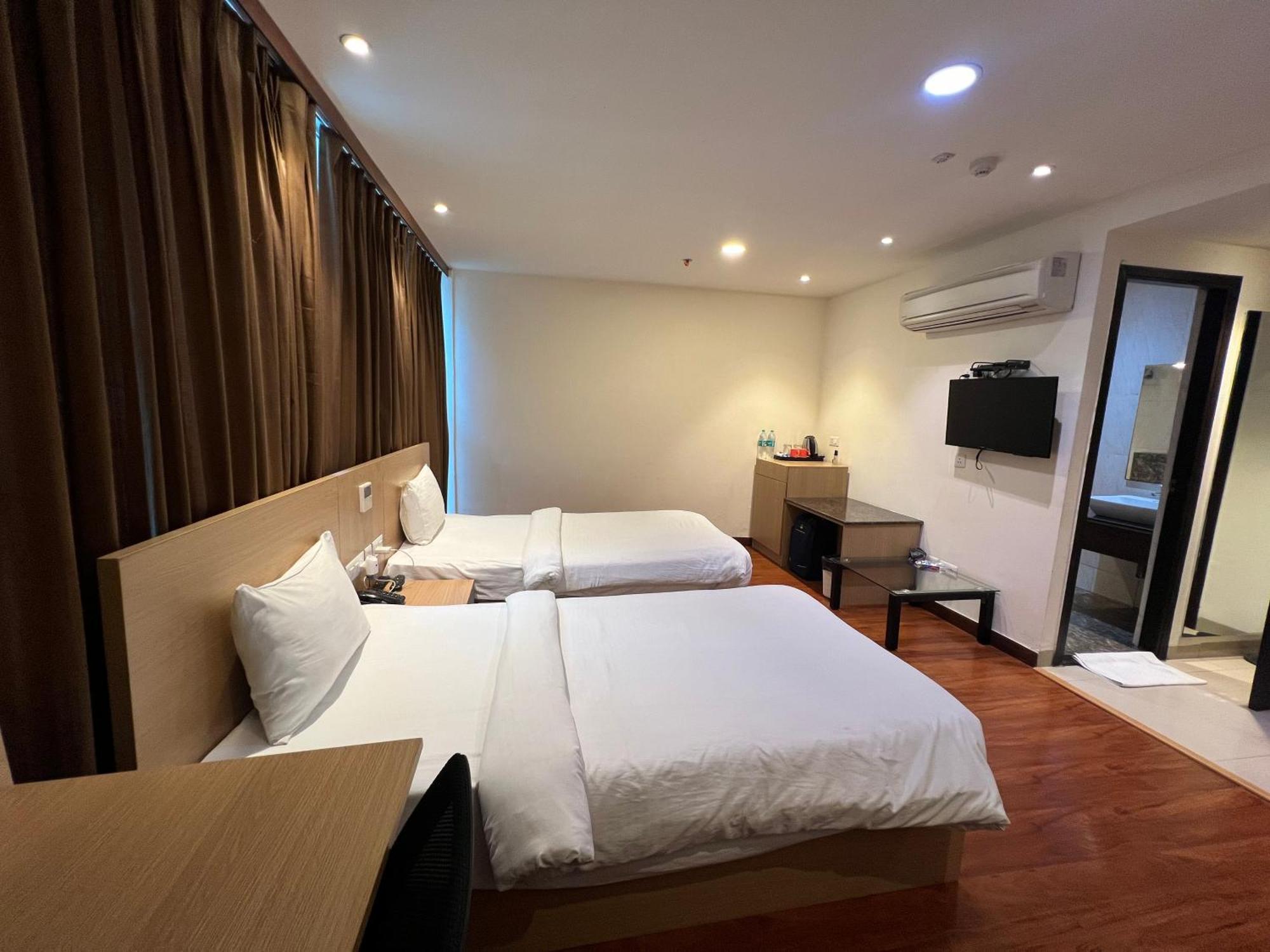 Hyphen Business Hotel 诺伊达 外观 照片