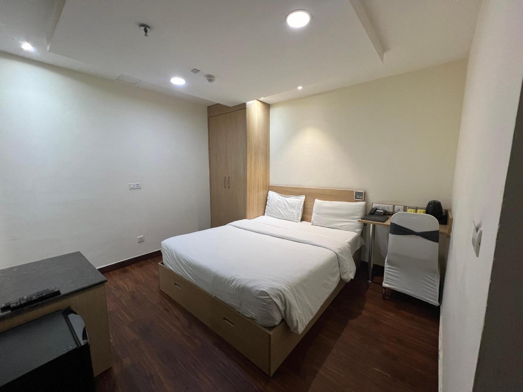 Hyphen Business Hotel 诺伊达 外观 照片