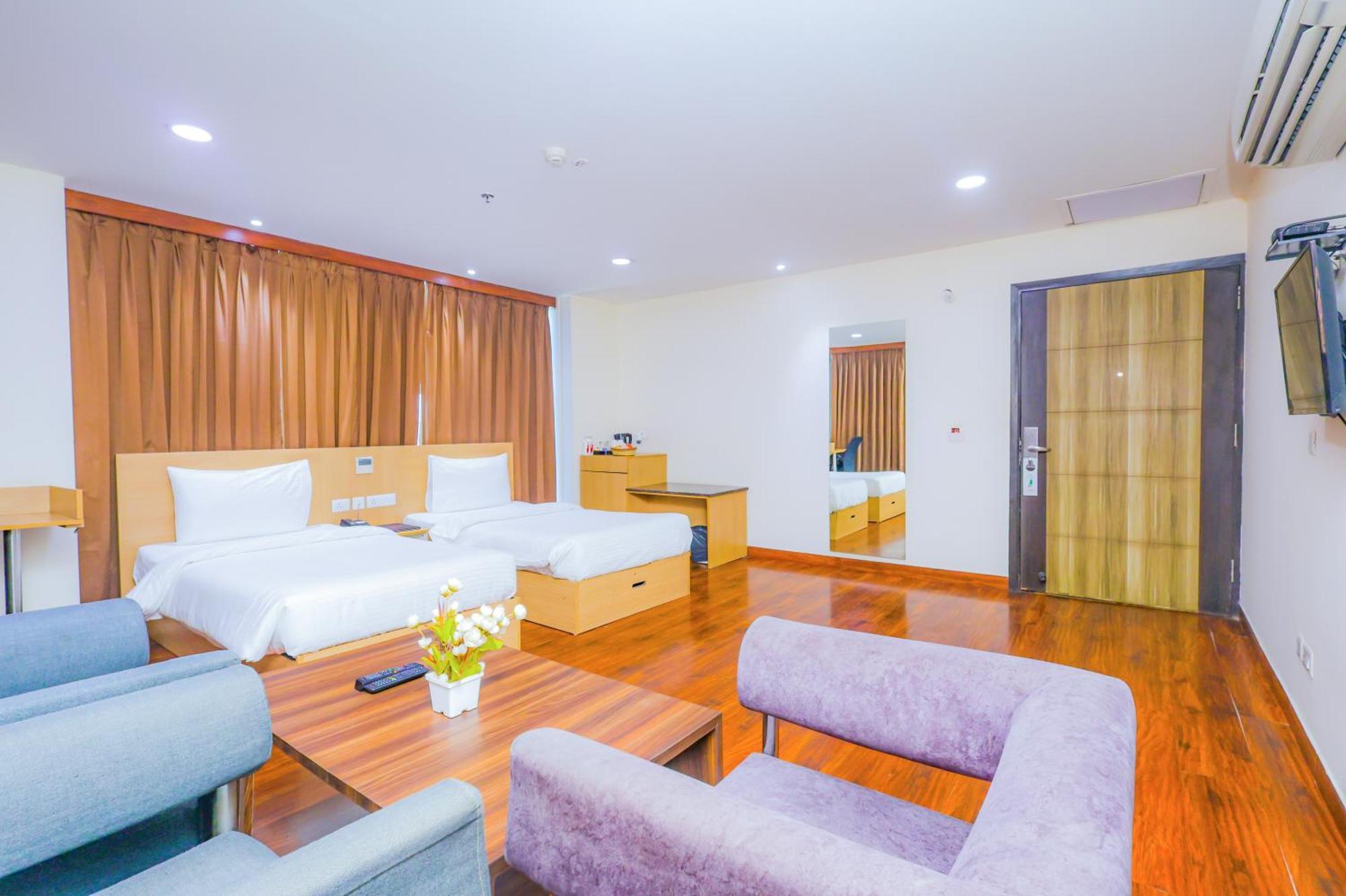 Hyphen Business Hotel 诺伊达 外观 照片