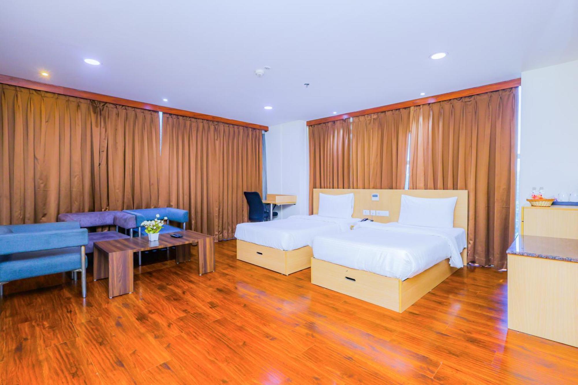 Hyphen Business Hotel 诺伊达 外观 照片