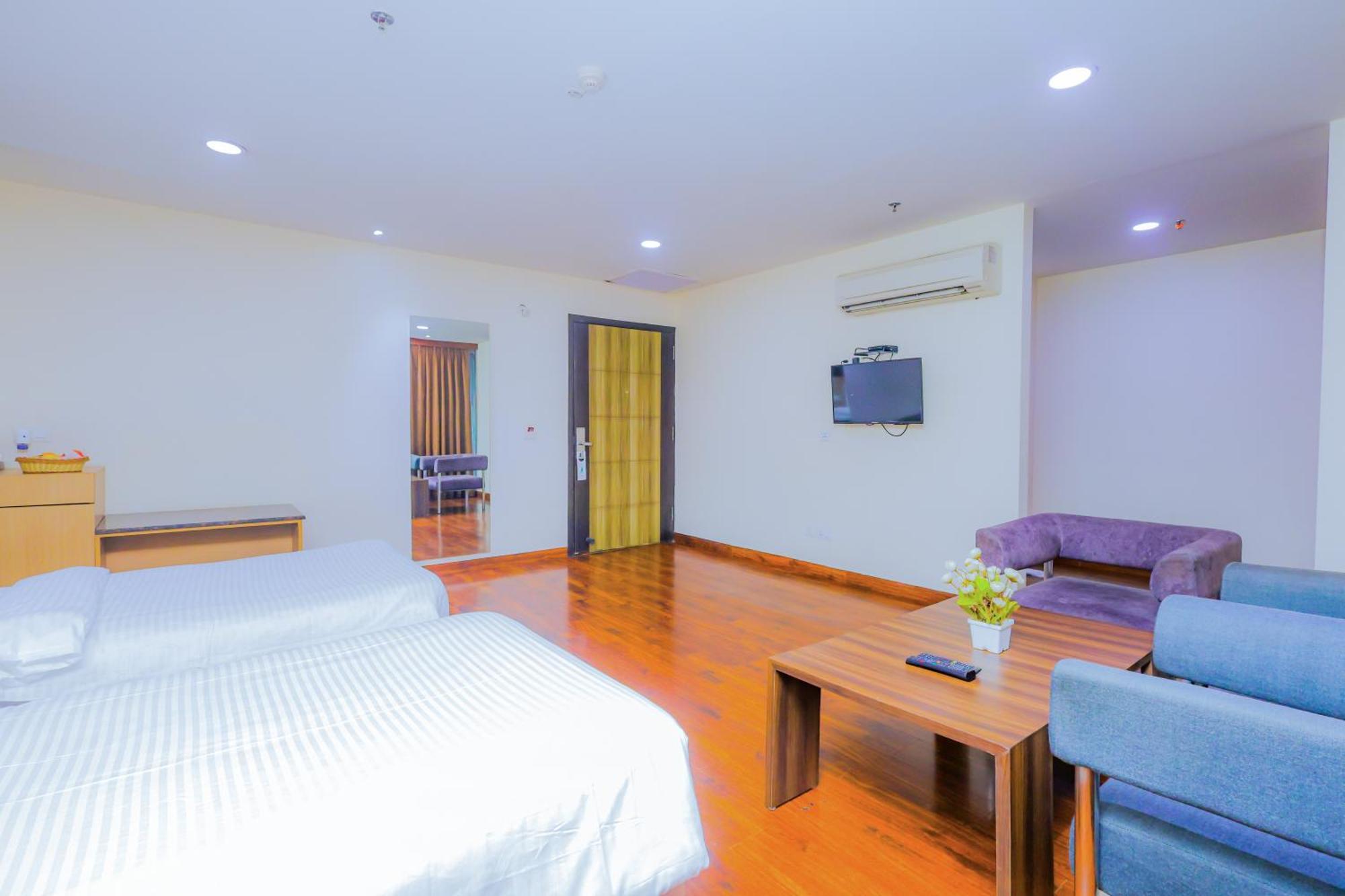 Hyphen Business Hotel 诺伊达 外观 照片