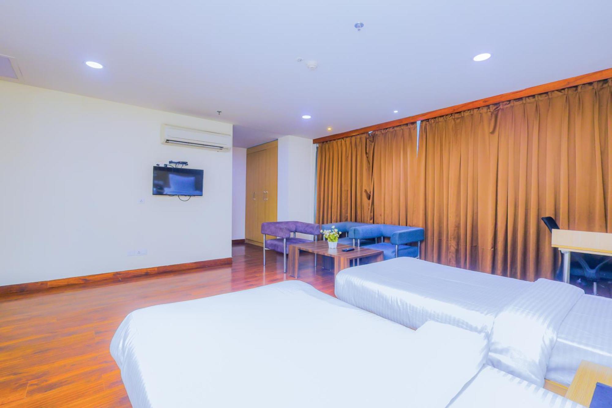 Hyphen Business Hotel 诺伊达 外观 照片