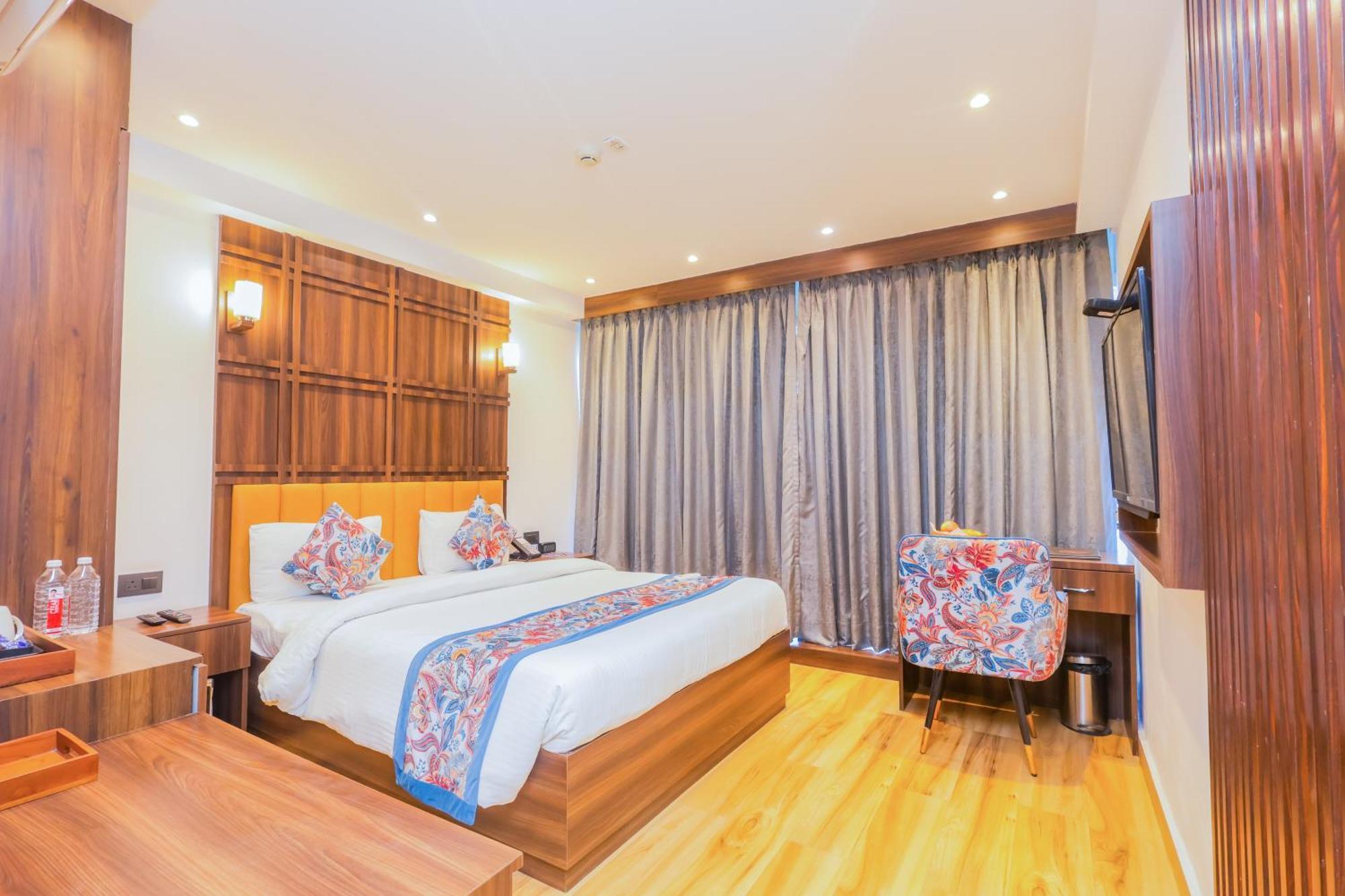 Hyphen Business Hotel 诺伊达 外观 照片