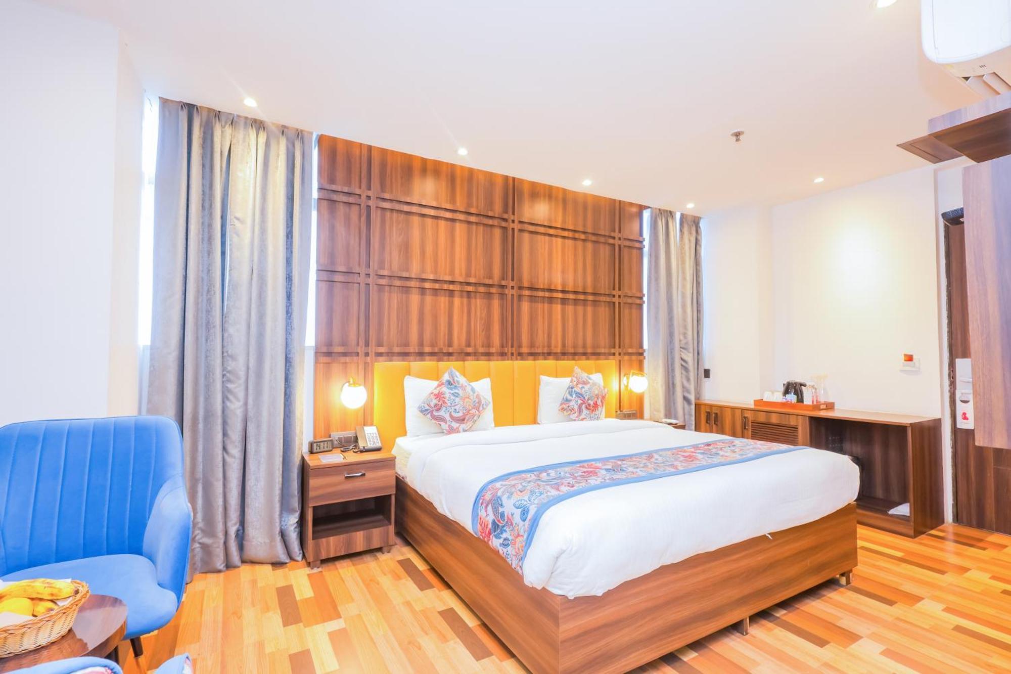 Hyphen Business Hotel 诺伊达 外观 照片