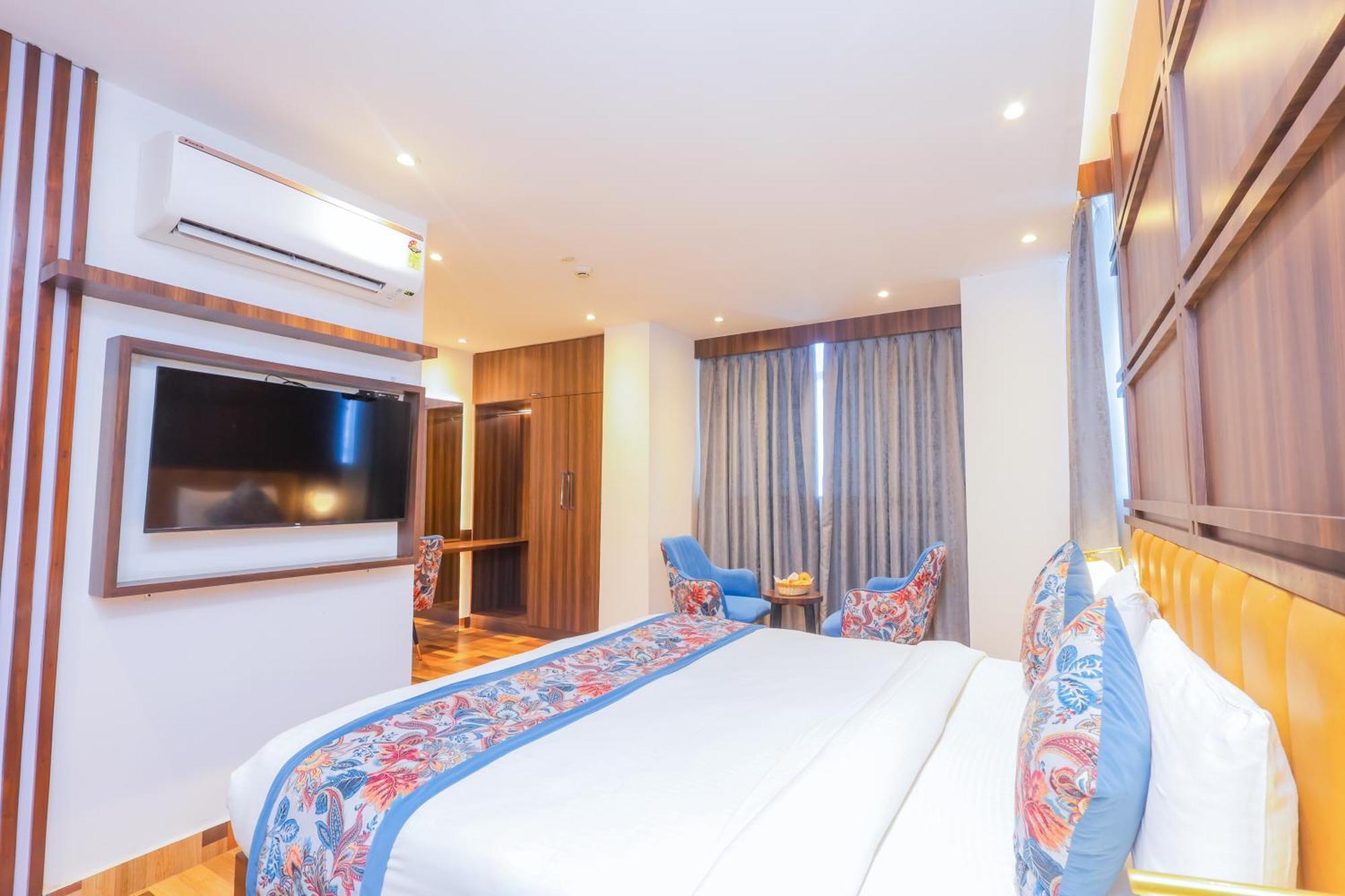 Hyphen Business Hotel 诺伊达 外观 照片