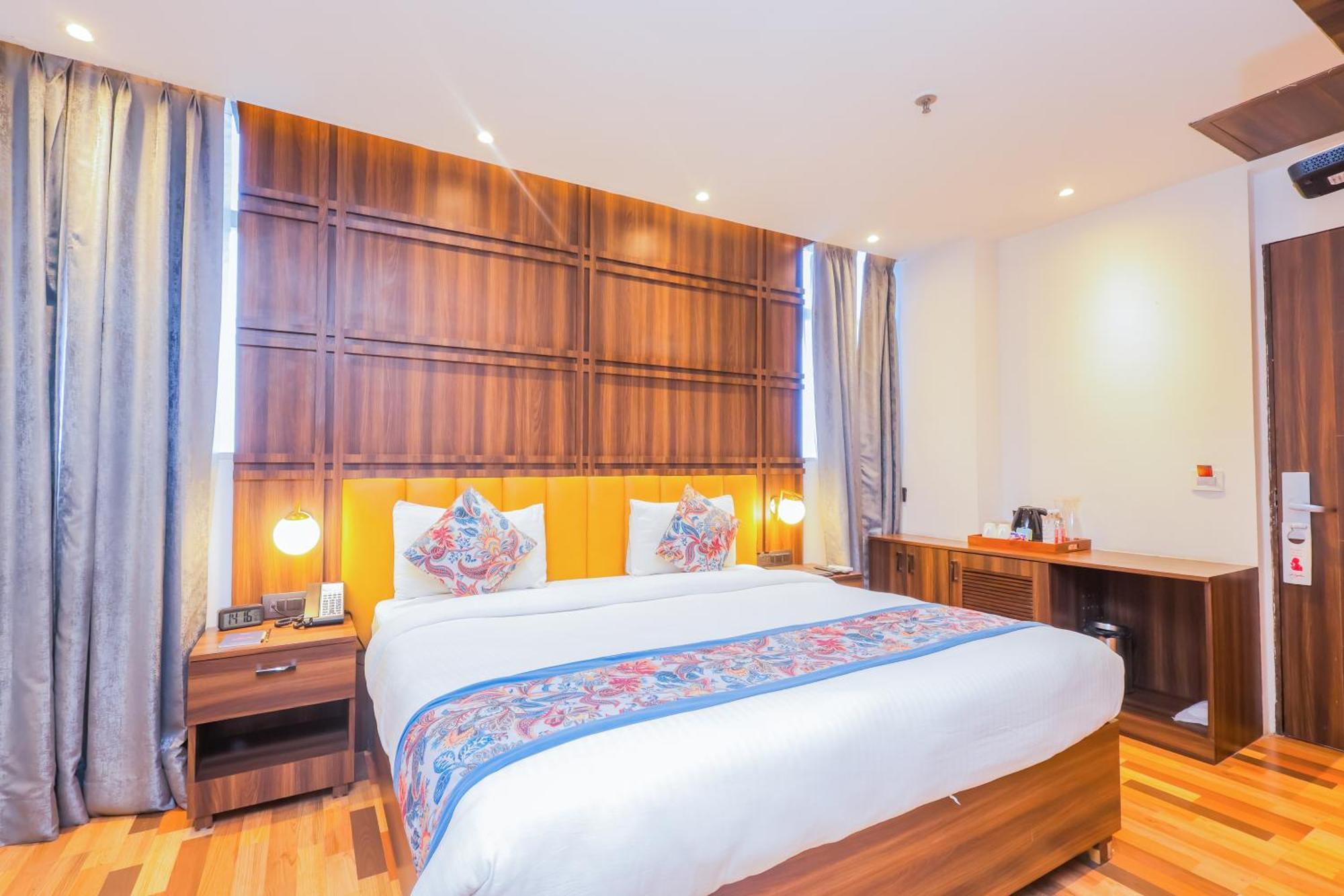 Hyphen Business Hotel 诺伊达 外观 照片