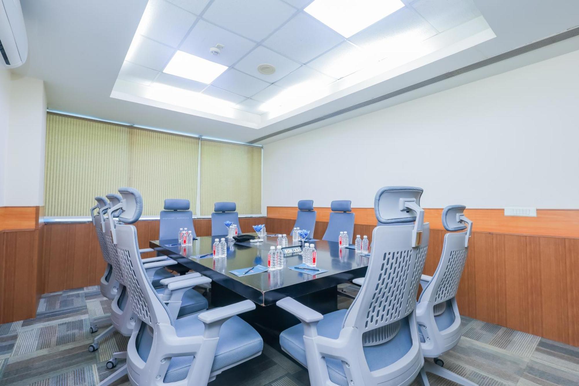 Hyphen Business Hotel 诺伊达 外观 照片