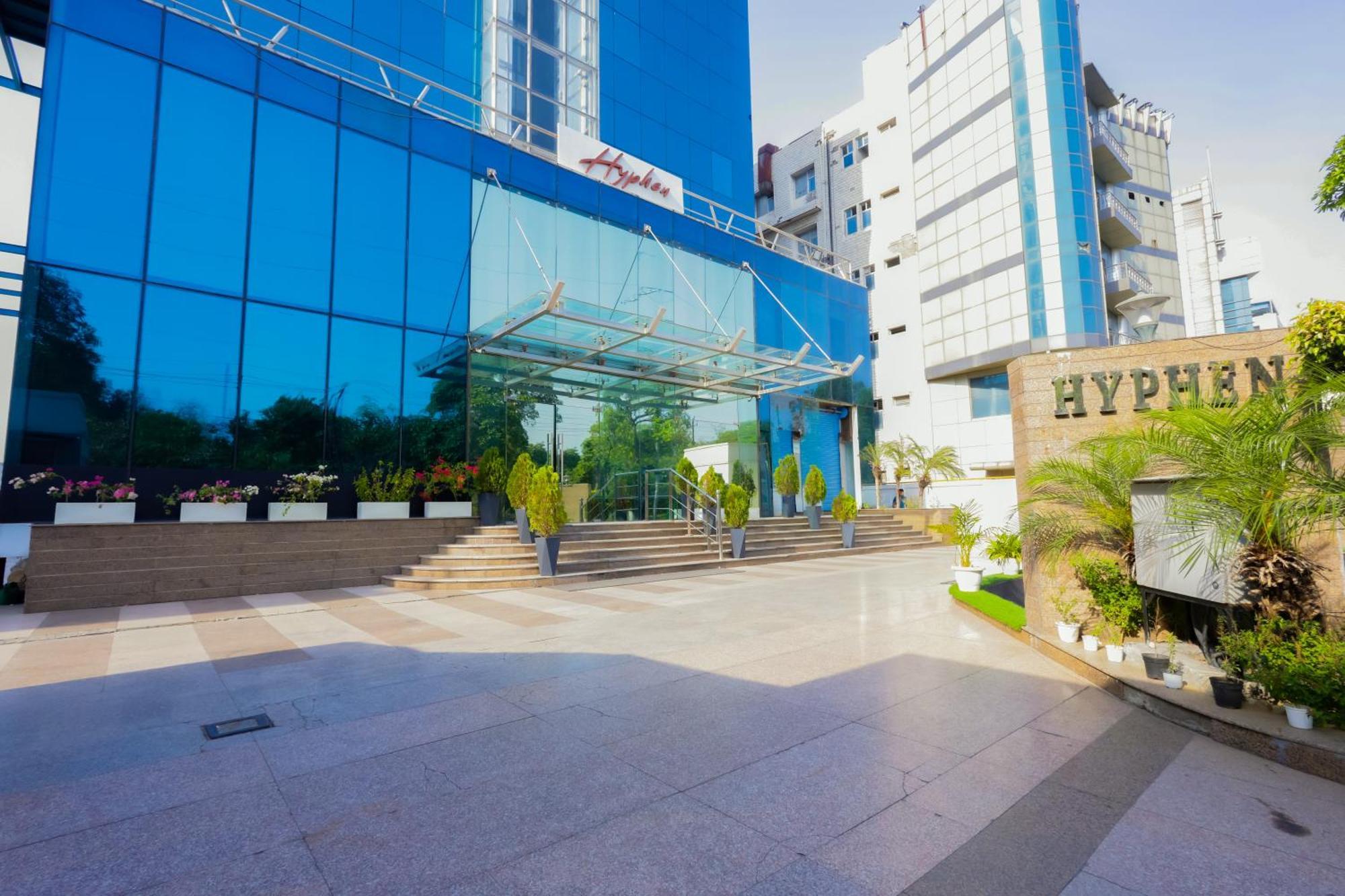Hyphen Business Hotel 诺伊达 外观 照片