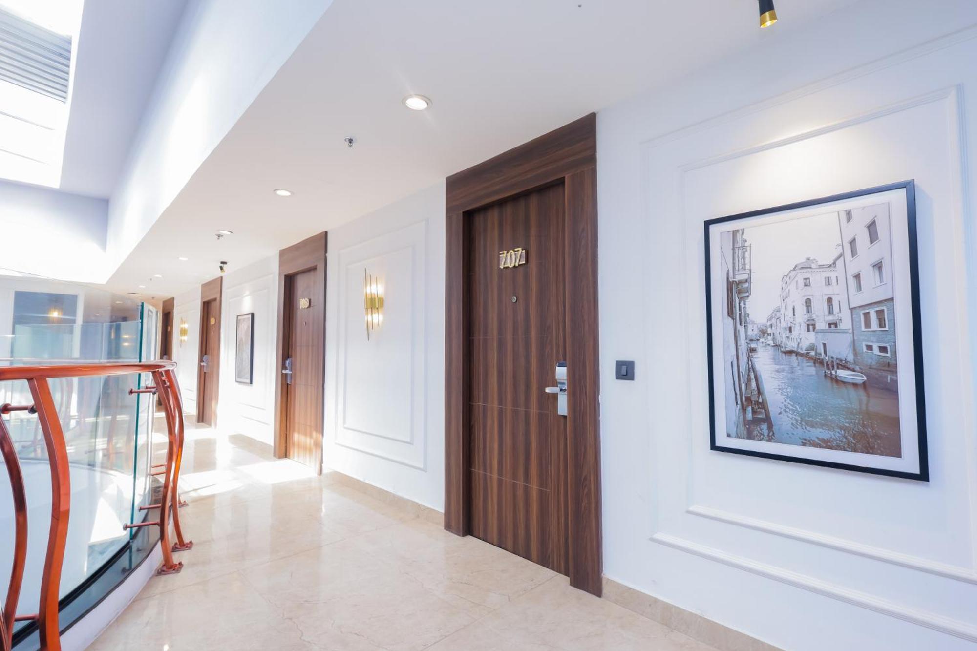Hyphen Business Hotel 诺伊达 外观 照片